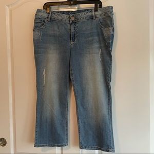 Lane Bryant Capri Light Wash Size 18 Destroyed